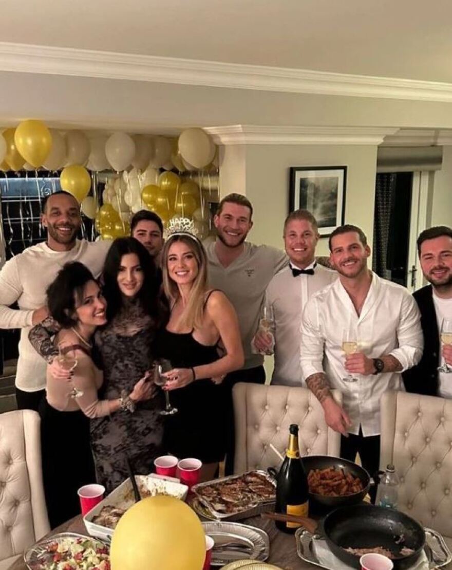 Ντιλέτα Λεότα: Άλλαξε τον χρόνο στην αγκαλιά του Κάριους 