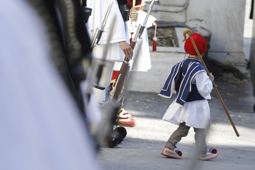 Κατερίνα Σακελλαροπούλου: Στην Προεδρική Φρουρά για την κοπή της πρωτοχρονιάτικης πίτας 