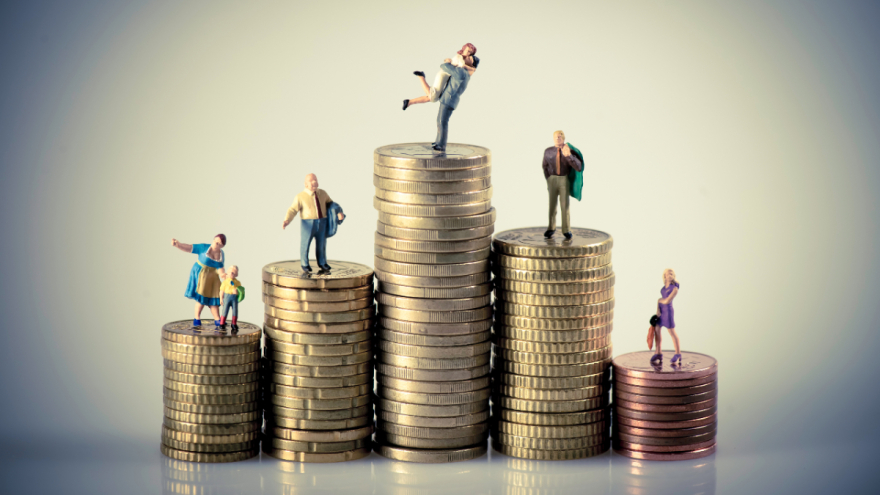 Προϋπολογισμός 2024: Από €200 έως €840 παραπάνω για μισθωτούς  και συνταξιούχους