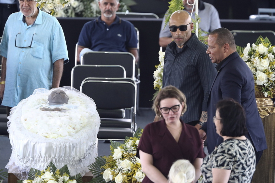 «Ζήτω ο Βασιλιάς»: Η Βραζιλία αποχαιρετάει τον Πελέ - Δείτε βίντεο και φωτογραφίες