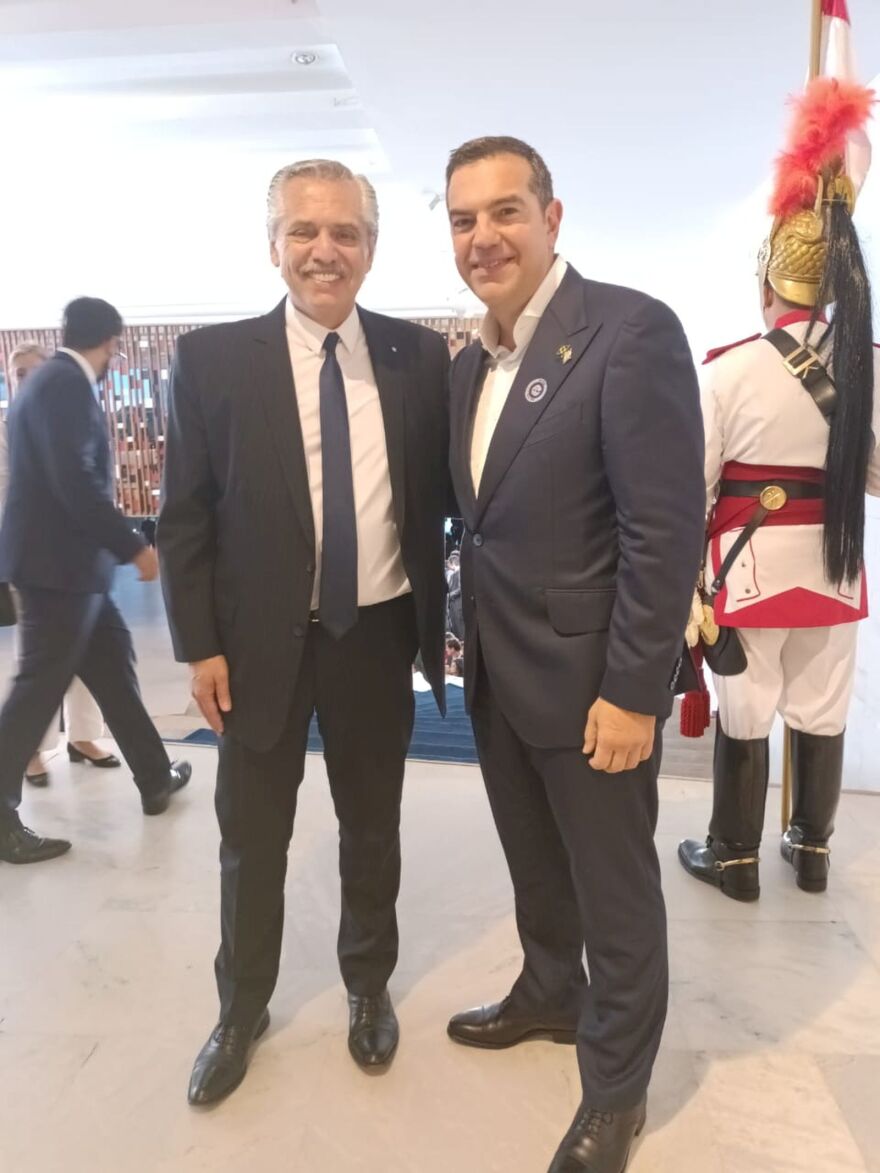 Αλέξης Τσίπρας: Οι καρφίτσες που φορούσε στο πέτο του στην ορκωμοσία του Λούλα