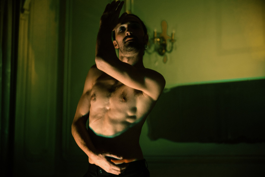 "THE DOUBLES": Mια ανατρεπτική παράσταση 