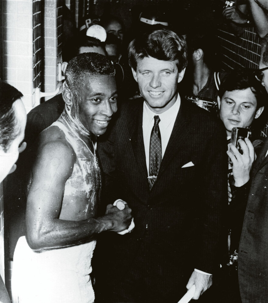 Πελέ: Η ιστορία  του πρώτου ποδοσφαιρικού σταρ του κόσμου 