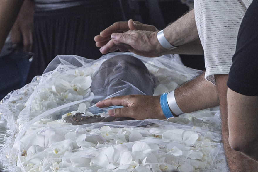 Πελέ: Δείτε live το λαϊκό προσκύνημα - Στο γήπεδο της Σάντος η σορός του