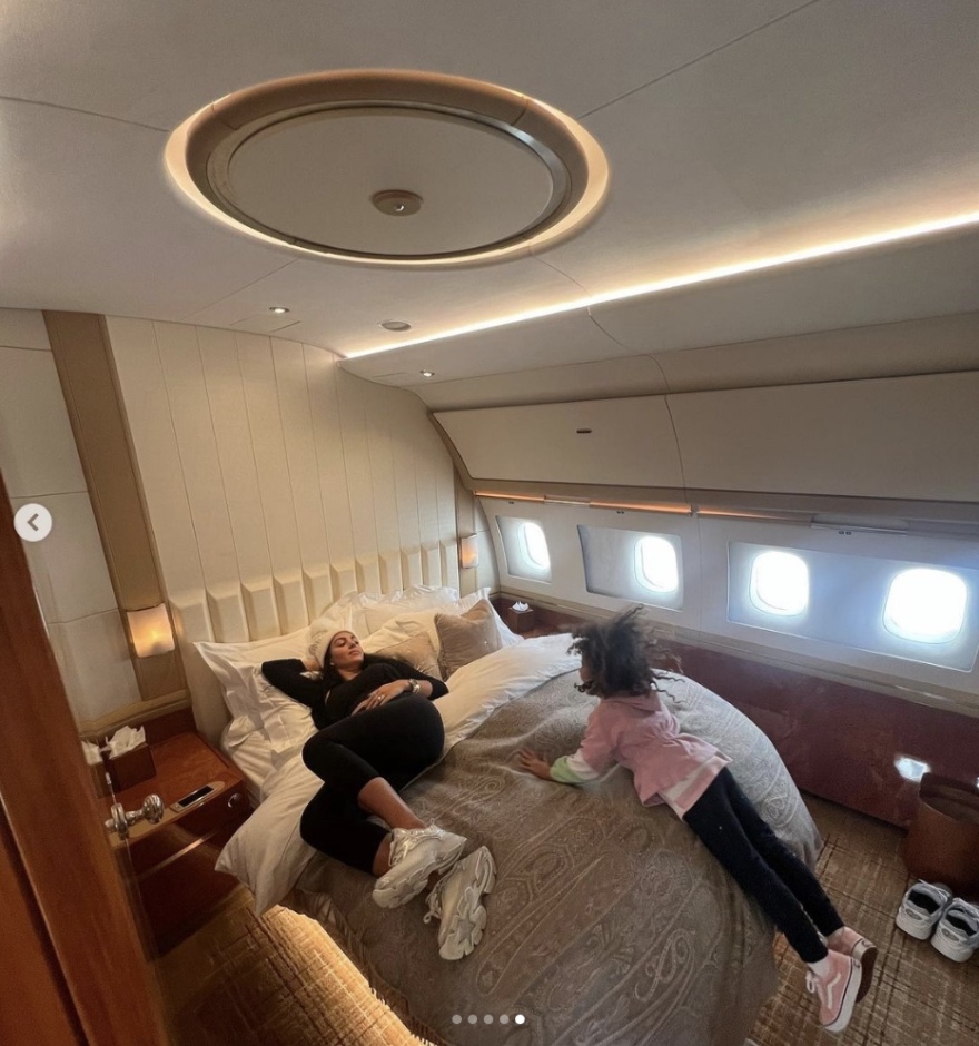 Χωρίζουν Ρονάλντο και Τζορτζίνα; - Γιατί ποστάρουν ξεχωριστά από το αεροπλάνο τους 