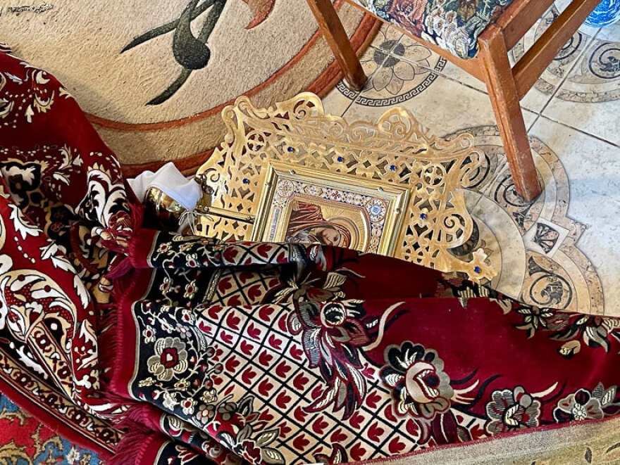 Βίνιτσα: Εισέβαλε σε εκκλησία και μαχαίρωσε στο λαιμό τον ιερέα