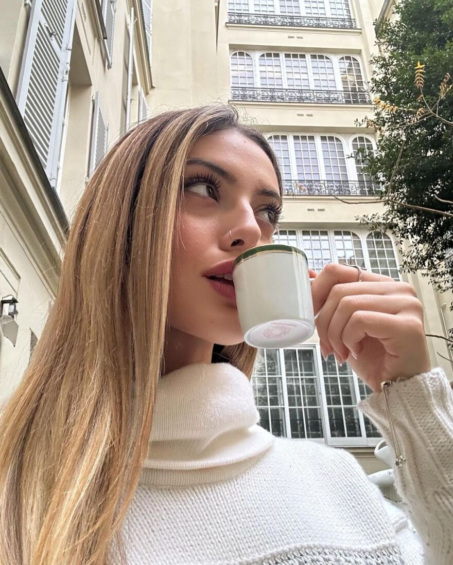 Δανάη Λιβιεράτου: Το φιλί με τον σύντροφό της στο Παρίσι - Δείτε φωτογραφία