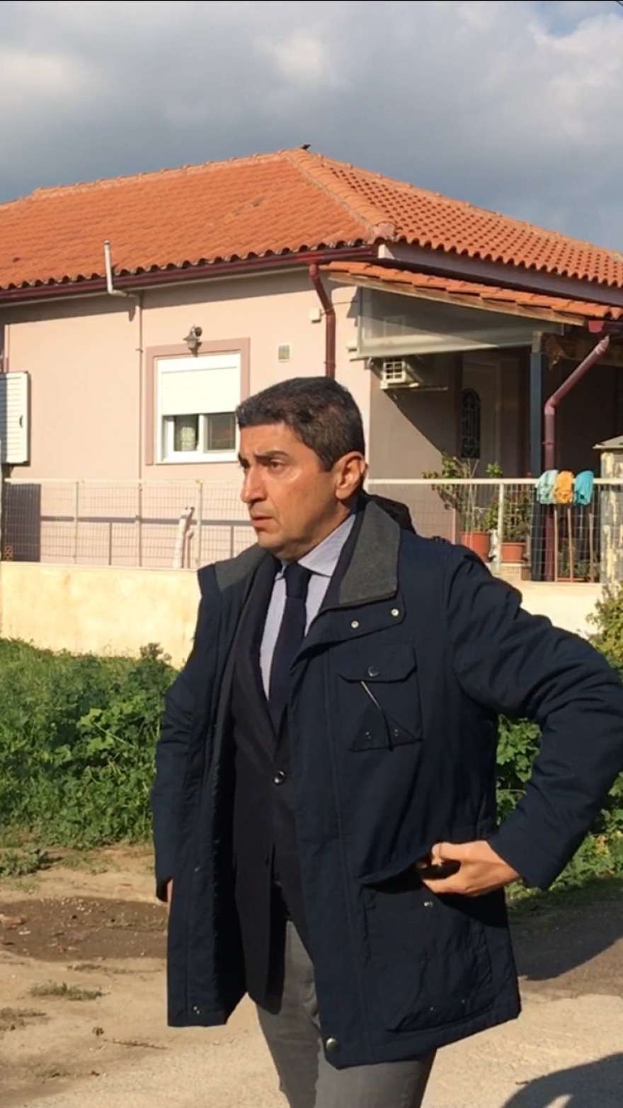 Βασίλης Τόπαλος: Οδύνη στο τελευταίο «αντίο» στον 16χρονο πυγμάχο