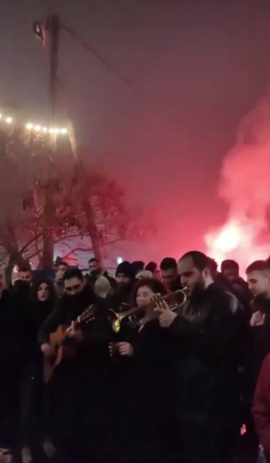 Λάρισα: Το πιο «τρελό» κλείσιμο μαγαζιού έγινε με πέταγμα τραπεζιών και σπασμένα πιάτα