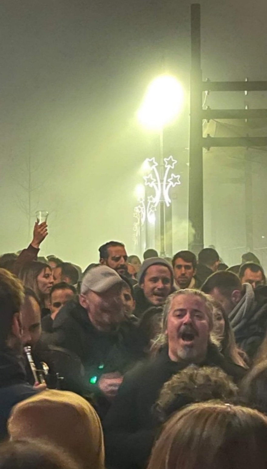 Λάρισα: Το πιο «τρελό» κλείσιμο μαγαζιού έγινε με πέταγμα τραπεζιών και σπασμένα πιάτα