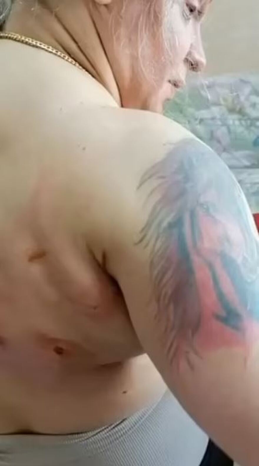 Λιοντάρι δάγκωσε τον θηριοδαμαστή του στη Ρωσία - Τον γλίτωσε η γυναίκα του