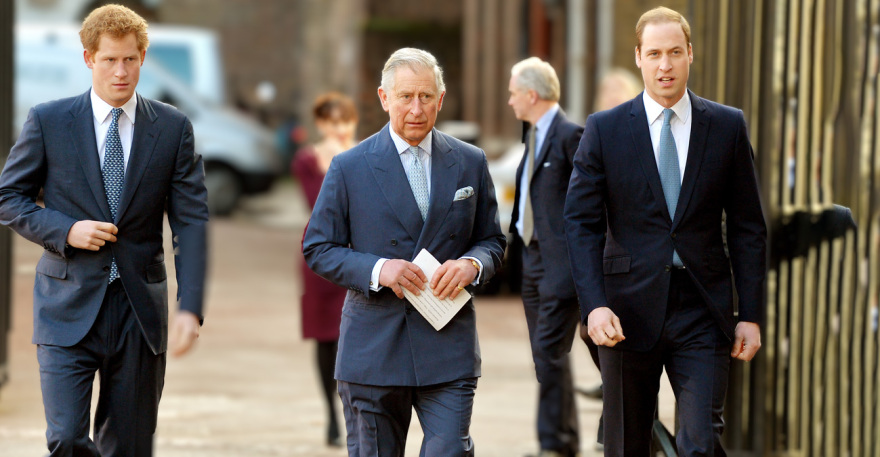 Βασιλιάς Κάρολος: Γιατί αποκάλυψε ότι πάσχει από καρκίνο - Το βάρος του Ουίλιαμ και το ταξίδι αστραπή του Χάρι