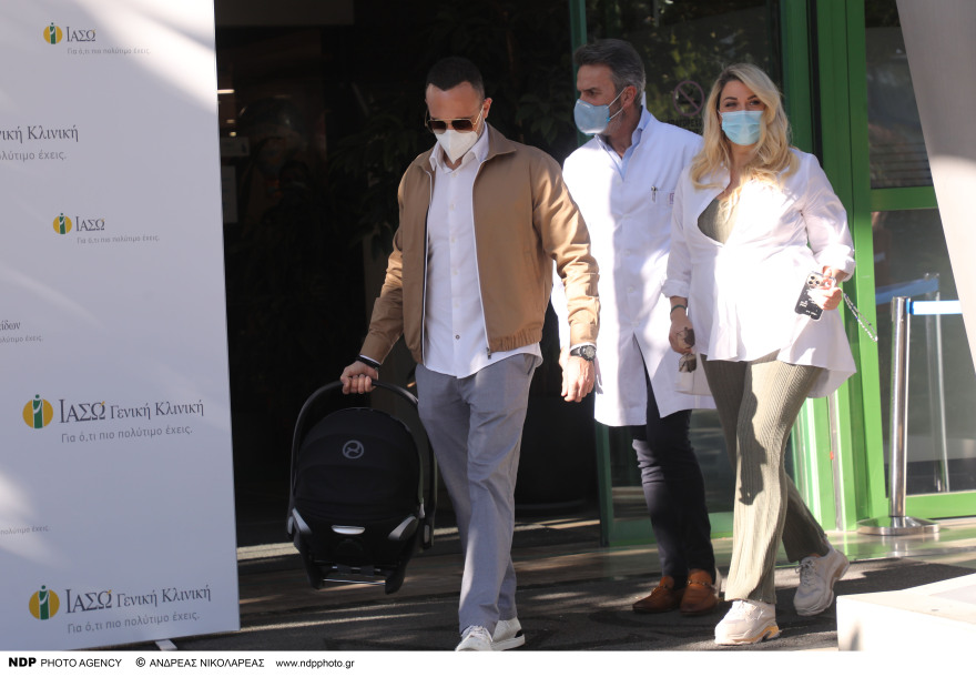 Κωνσταντίνα Σπυροπούλου: Πήρε εξιτήριο - Οι φωτογραφίες με τον σύζυγο και το νεογέννητο μωρό τους