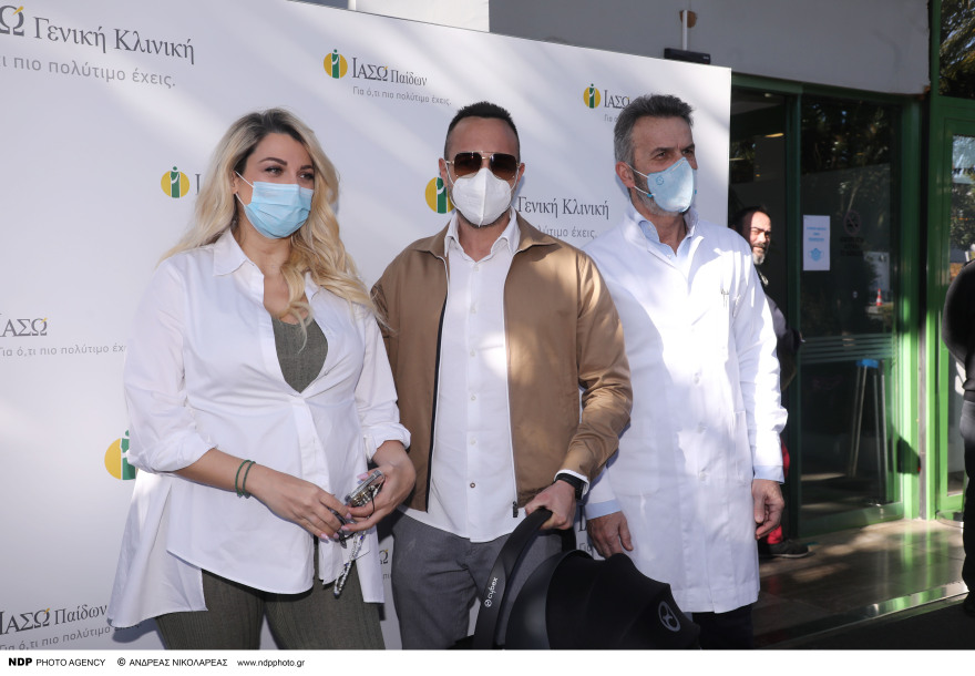 Κωνσταντίνα Σπυροπούλου: Πήρε εξιτήριο - Οι φωτογραφίες με τον σύζυγο και το νεογέννητο μωρό τους