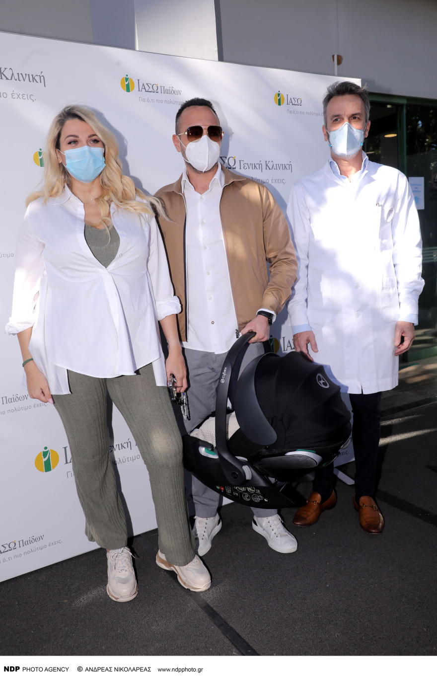 Κωνσταντίνα Σπυροπούλου: Πήρε εξιτήριο - Οι φωτογραφίες με τον σύζυγο και το νεογέννητο μωρό τους