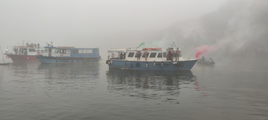 Από τον Πειραιά, στα Τζουμέρκα: Τα Θεοφάνια σε όλη την Ελλάδα σε φωτογραφίες και βίντεο