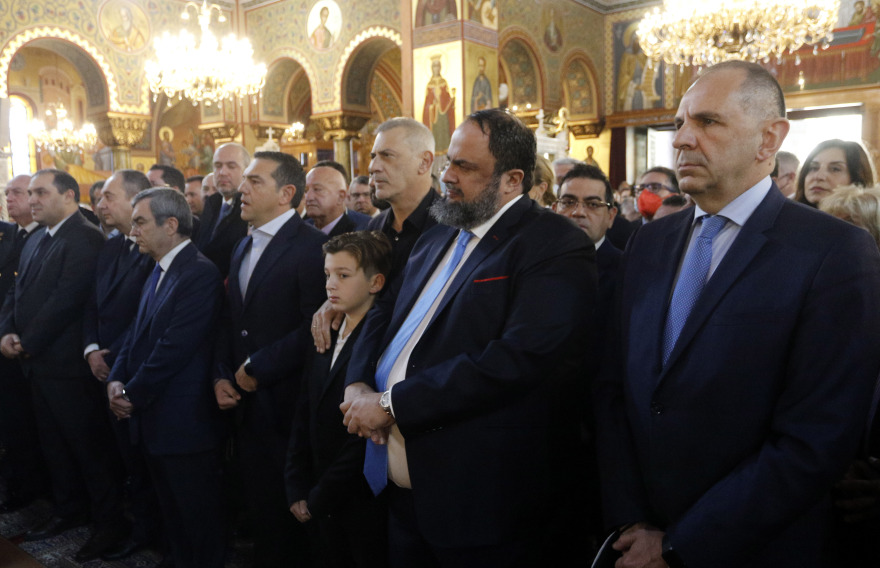 Από τον Πειραιά, στα Τζουμέρκα: Τα Θεοφάνια σε όλη την Ελλάδα σε φωτογραφίες και βίντεο