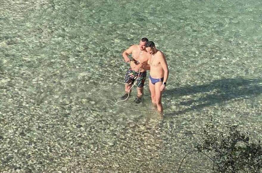 Από τον Πειραιά, στα Τζουμέρκα: Τα Θεοφάνια σε όλη την Ελλάδα σε φωτογραφίες και βίντεο