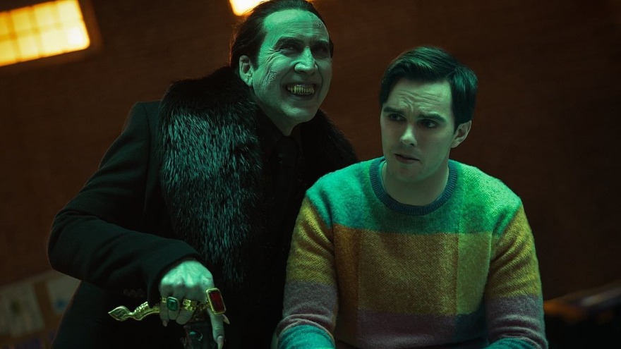 Νίκολας Κέιτζ: Η μεταμόρφωσή του σε Κόμη Δράκουλα - Το νέο τρέιλερ του «Renfield»