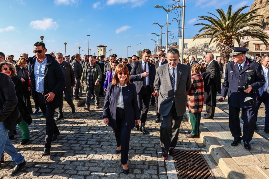 Θεοφάνια - Σακελλαροπούλου: H σημερινή μέρα φέρνει το μήνυμα της νίκης του φωτός