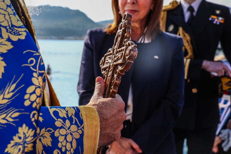 Θεοφάνια - Σακελλαροπούλου: H σημερινή μέρα φέρνει το μήνυμα της νίκης του φωτός