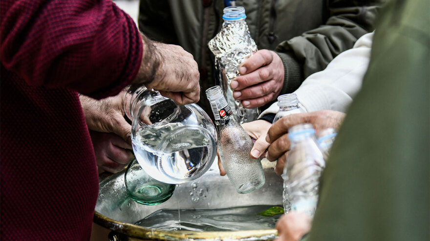Σήμερα τα Φώτα και ο φωτισμός: Τι γιορτάζουμε τα Θεοφάνια