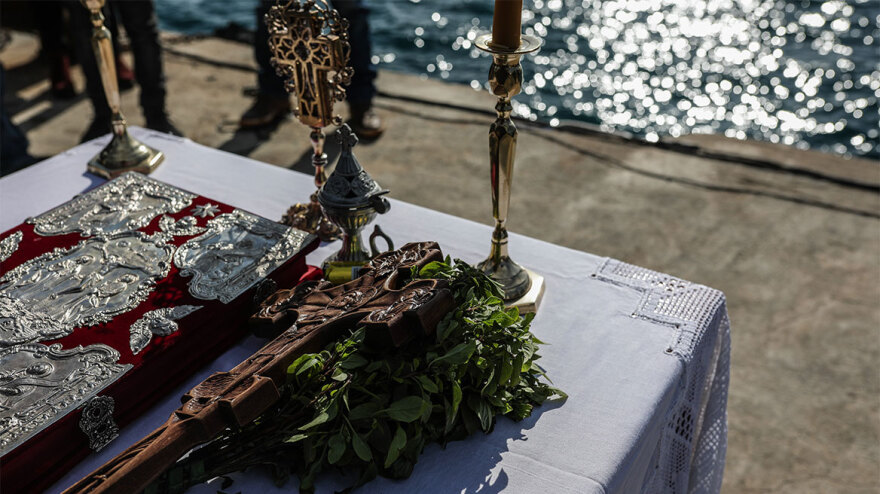 Σήμερα τα Φώτα και ο φωτισμός: Τι γιορτάζουμε τα Θεοφάνια