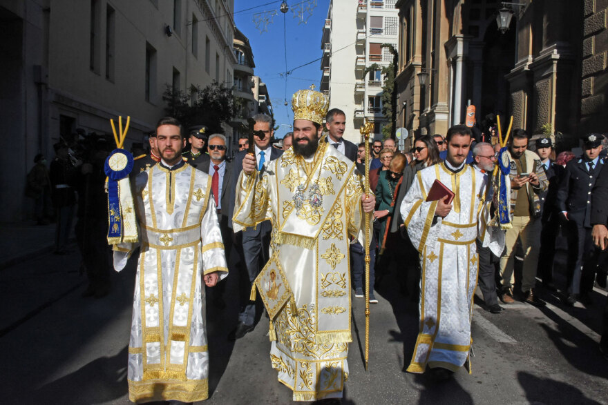 Από τον Πειραιά, στα Τζουμέρκα: Τα Θεοφάνια σε όλη την Ελλάδα σε φωτογραφίες και βίντεο