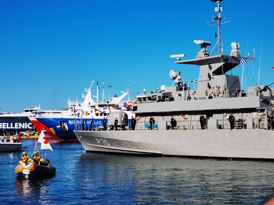 Από τον Πειραιά, στα Τζουμέρκα: Τα Θεοφάνια σε όλη την Ελλάδα σε φωτογραφίες και βίντεο