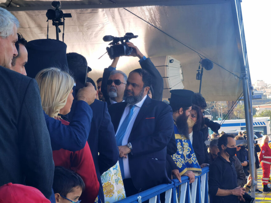 Από τον Πειραιά, στα Τζουμέρκα: Τα Θεοφάνια σε όλη την Ελλάδα σε φωτογραφίες και βίντεο