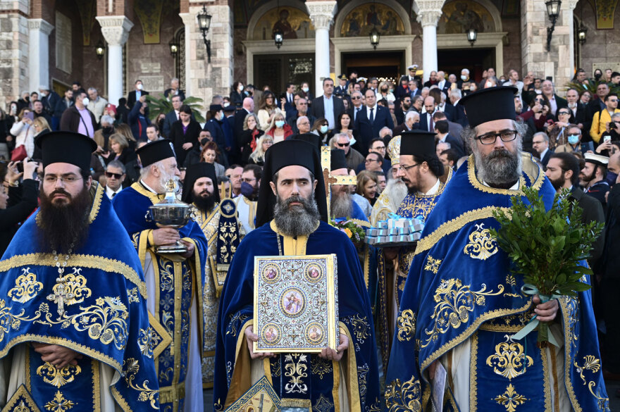 Από τον Πειραιά, στα Τζουμέρκα: Τα Θεοφάνια σε όλη την Ελλάδα σε φωτογραφίες και βίντεο