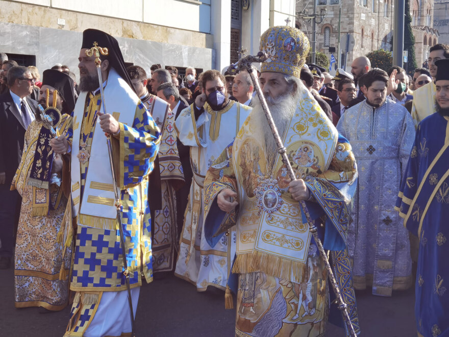 Από τον Πειραιά, στα Τζουμέρκα: Τα Θεοφάνια σε όλη την Ελλάδα σε φωτογραφίες και βίντεο