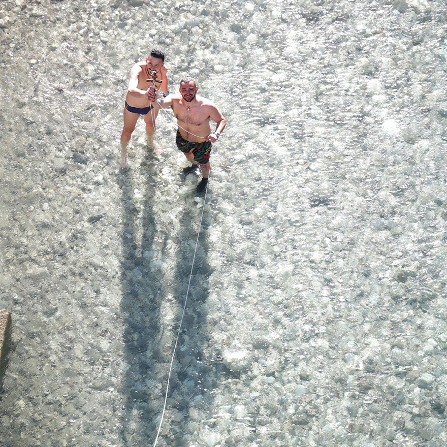 Από τον Πειραιά, στα Τζουμέρκα: Τα Θεοφάνια σε όλη την Ελλάδα σε φωτογραφίες και βίντεο