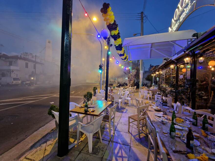 ΑΕΚ - Παναθηναϊκός: Έπεισόδια και δακρυγόνα ανάμεσα σε οπαδούς και αστυνομία 