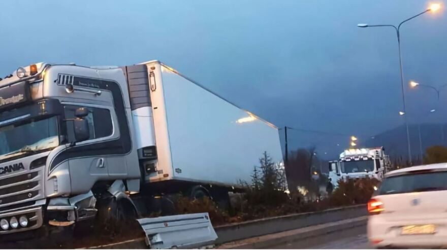 Λάρισα: Πατέρας δύο παιδιών ο 53χρονος που σκοτώθηκε σε τροχαίο - Σφηνώθηκε στις ρόδες του φορτηγού