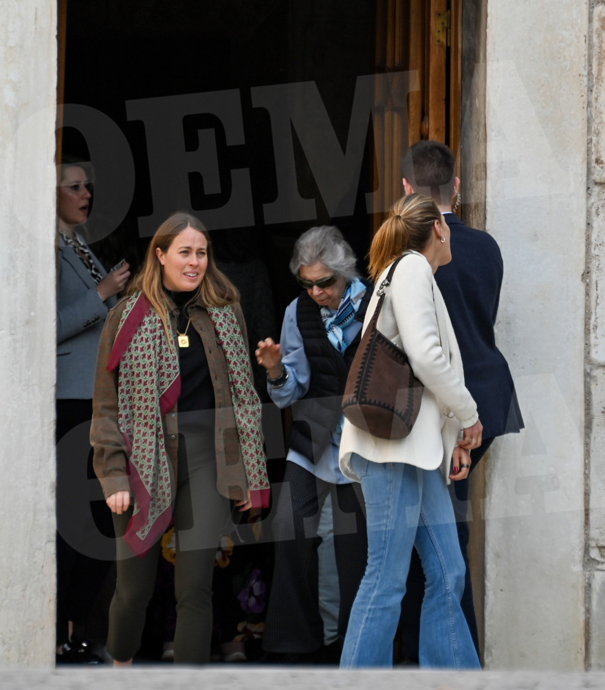 Η βασιλική οικογένεια  προσευχήθηκε για τον Κωνσταντίνο στη Μητρόπολη, ήλθαν όλοι στην Αθήνα - Δείτε φωτογραφίες