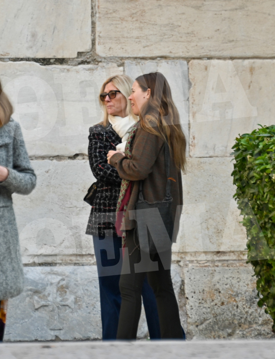 Η βασιλική οικογένεια  προσευχήθηκε για τον Κωνσταντίνο στη Μητρόπολη, ήλθαν όλοι στην Αθήνα - Δείτε φωτογραφίες