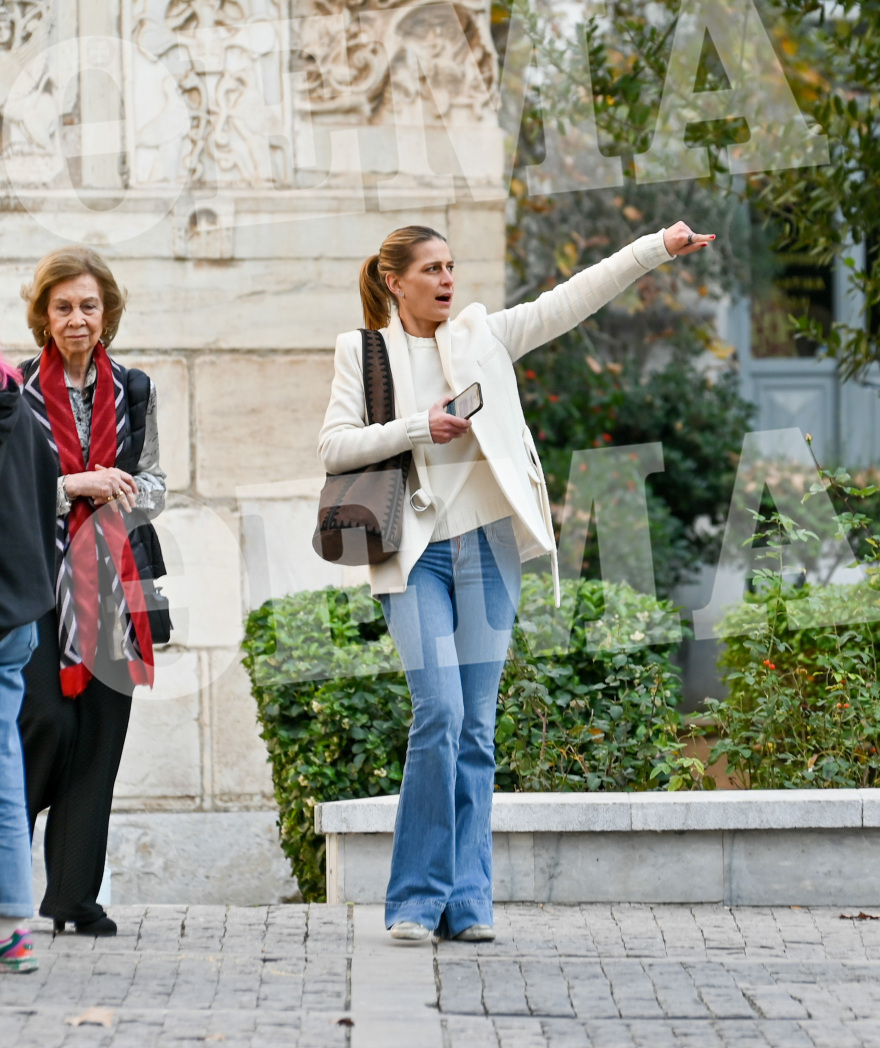 Η βασιλική οικογένεια  προσευχήθηκε για τον Κωνσταντίνο στη Μητρόπολη, ήλθαν όλοι στην Αθήνα - Δείτε φωτογραφίες
