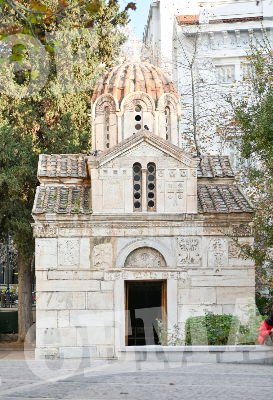 Η βασιλική οικογένεια  προσευχήθηκε για τον Κωνσταντίνο στη Μητρόπολη, ήλθαν όλοι στην Αθήνα - Δείτε φωτογραφίες