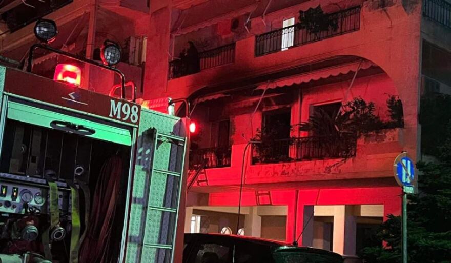 Αγρίνιο: 35χρονος έκαψε το σπίτι του και έκανε βουτιά στο κενό από την ταράτσα