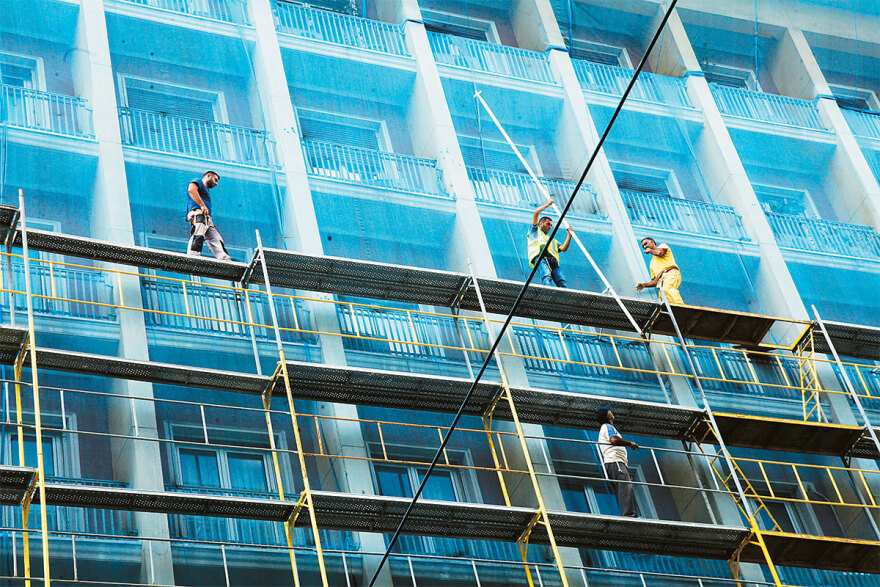 280.000 εργαζόμενοι λείπουν από τις οικοδομές