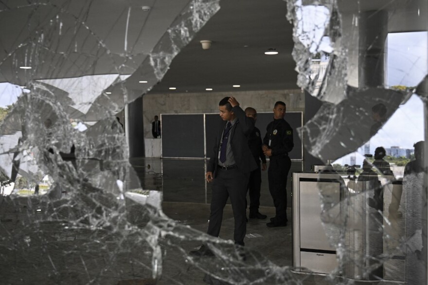 Βραζιλία: Η δημοκρατία άντεξε - «Οι φανατικοί φασίστες θα τιμωρηθούν», διαμηνύει ο Λούλα