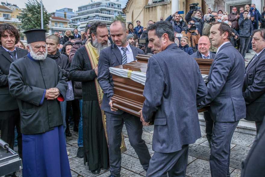 Παναγιώτης Τζένος: Το τελευταίο αντίο στην Πάτρα - Θλίψη στην κηδεία του (φωτογραφίες & βίντεο)