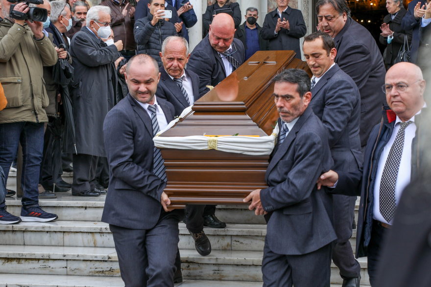 Παναγιώτης Τζένος: Το τελευταίο αντίο στην Πάτρα - Θλίψη στην κηδεία του (φωτογραφίες & βίντεο)