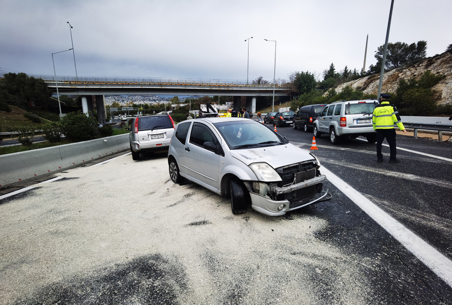 Καραμπόλα οκτώ οχημάτων με τρεις  τραυματίες στη Λεωφόρο Κατεχάκη 