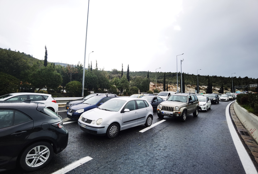 Καραμπόλα οκτώ οχημάτων με τρεις  τραυματίες στη Λεωφόρο Κατεχάκη 