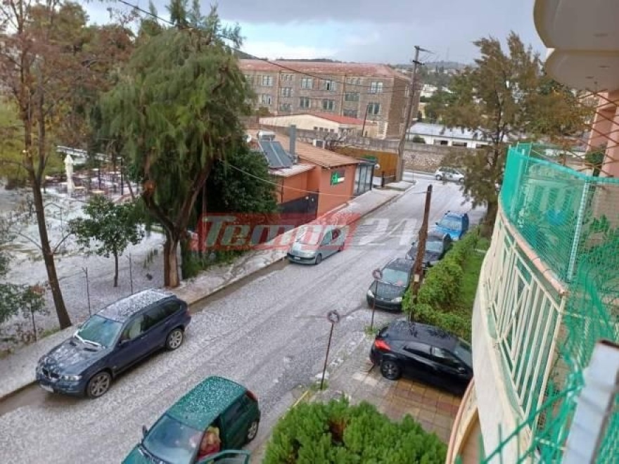 Πάτρα: Το χαλάζι κάλυψε τους δρόμους - Δείτε βίντεο
