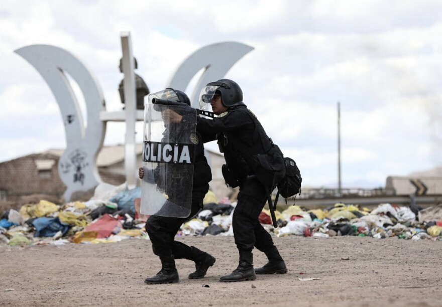 Περού: Προκαταρκτική έρευνα για «γενοκτονία» σε βάρος της προέδρου μετά τα αιματηρά επεισόδια