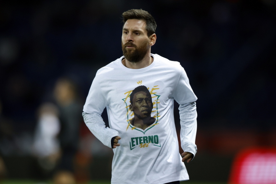  Πελέ: Με μπλουζάκι με το πρόσωπο του Βραζιλιάνου έκανε προθέρμανση ο Μέσι 