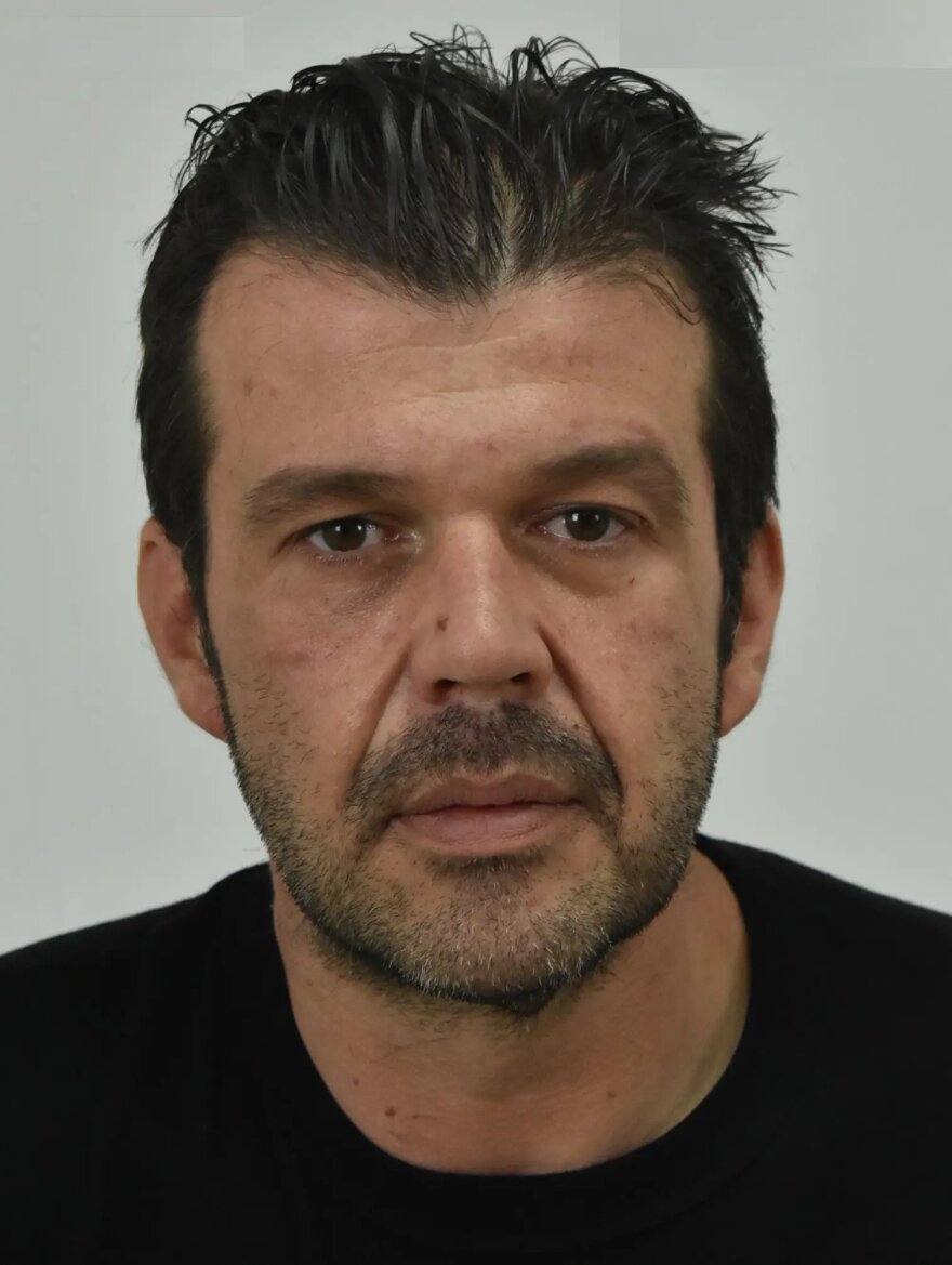 Κολωνάκι: Η ΕΛ.ΑΣ. έδωσε στη δημοσιότητα τα στοιχεία του 41χρονου που έκλεβε κοσμηματοπωλεία 